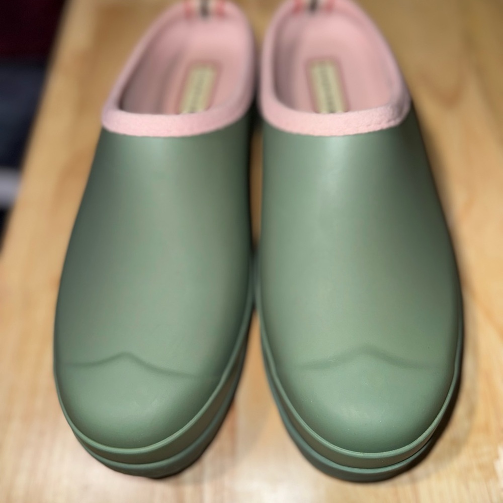 Women’s Hunter Olive and Blush Mules Sz 7